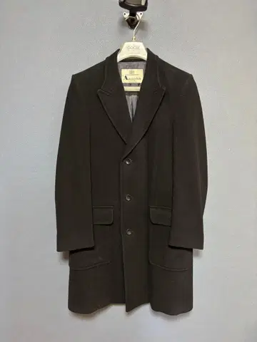 아쿠아 스큐텀 체스터 코트