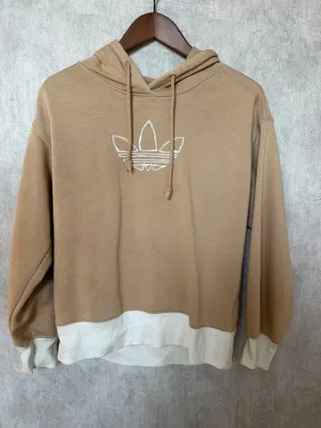 베이지색 adidas 후드 부착 후드티 로고 자수 후드티 상의