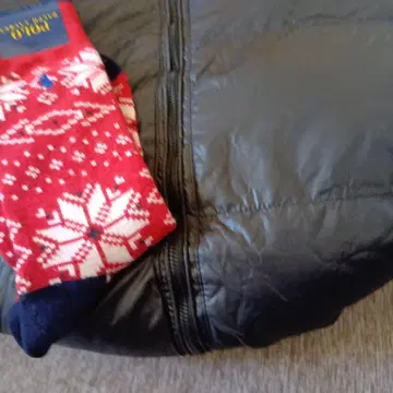 블랙 겉옷과 양말