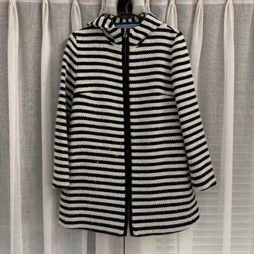 투모로우랜드 컬렉션 후드 부착 보더 코트