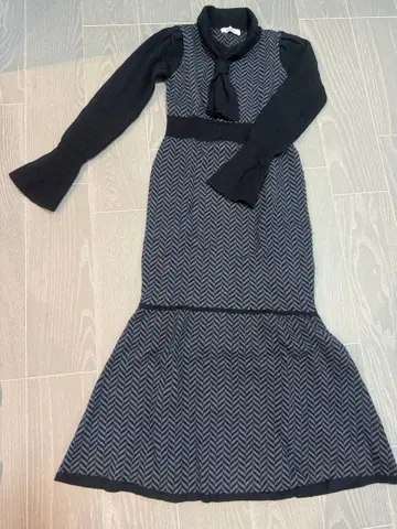 dazzlin 다즈린 니트 원피스 네이비