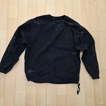 ZARA 블랙 데미지 가공 데님 크루넥 맨투맨