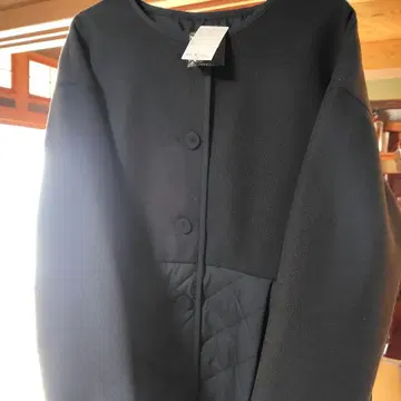 미사용 새상품 택 포함 SMS 퀼트 절개 코트