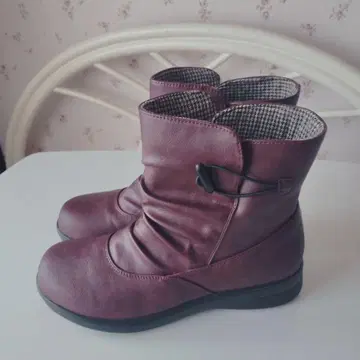 미사용 새상품 24.5cm 4E 발볼 넓은 숏부츠 인조 가죽 와인 레드