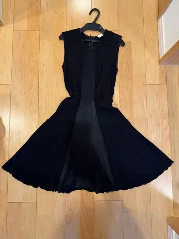 sandro 블랙 슬리브리스 원피스