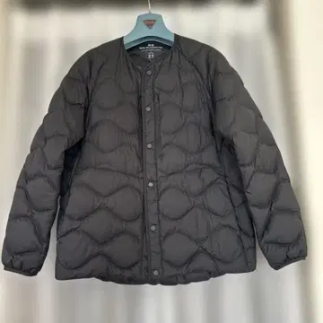 새상품급 유니클로 화이트 마운티니어링 울트라 라이트 다운 블랙 M