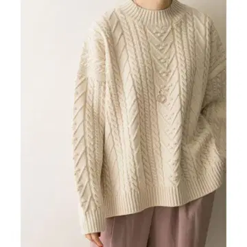 보틀넥 케이블 니트 풀오버