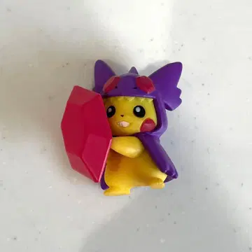 메가 판초를 입은 피카츄 미니 피규어 메가 야밀라미