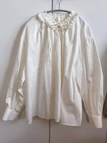 Bllsey 프릴 블라우스