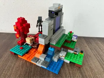 레고(LEGO) 마인크래프트 황폐화된 포탈 21172
