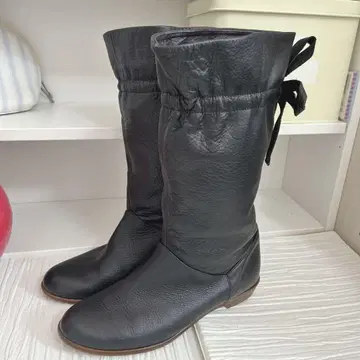 삭시드 가죽 부츠 23cm 블랙 백리본 플랫 새상품급