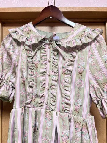 새상품급 액시즈 RosyBear 패턴 원피스 한정판 색상