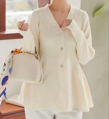 플레어 실루엣 버튼 가디건