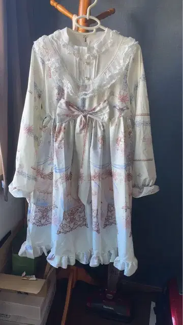 로리타 프릴 달린 화이트 원피스