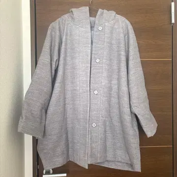 후드 부착 그레이 아우터