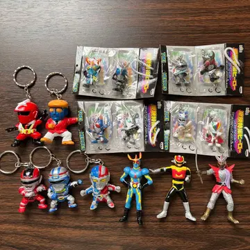 특촬물 영웅 키링과 가샤폰 피규어 세트