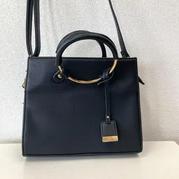 블랙 참 포함 2way 숄더백 핸드백