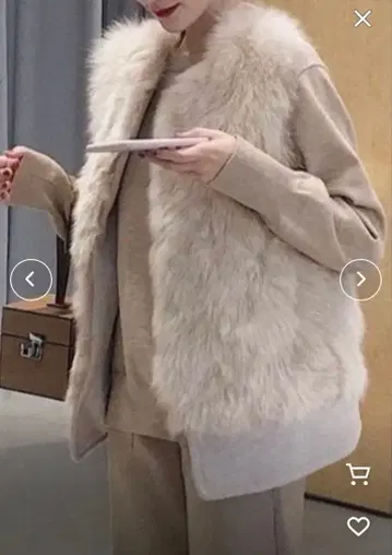 베이지 인조 모피 베스트