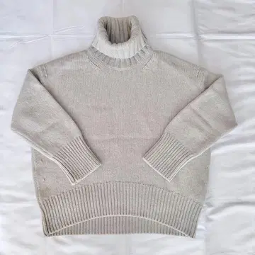 새상품급 GALERIE VIE 파인 울 하이넥 스웨터 라이트 그레이