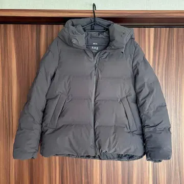 유니클로 심리스 다운 후드티 다크 그레이 S