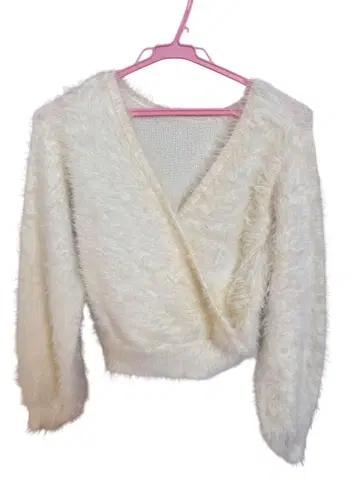 화이트 퍼 랩 스웨터