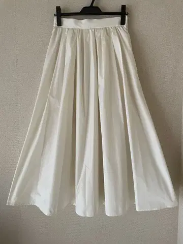 [ 새상품 미사용품 ] IENA 타프타 랜덤 턱 스커트