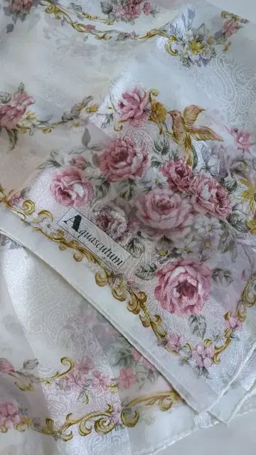 Aquascutum 꽃무늬 실크 100% 스카프