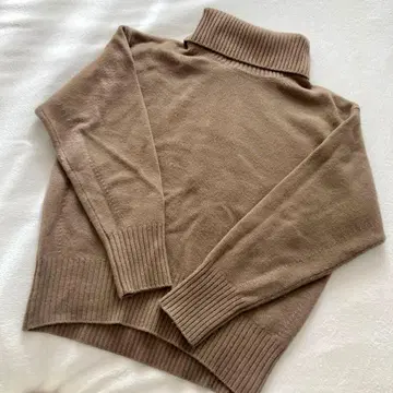 울 100% 하이넥 스웨터