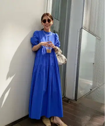 MEDI COLOR TIERED VOLUME DRESS 블루 S 사이즈