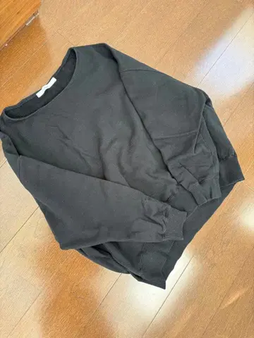 FRAMeWORK 블랙 크루넥 맨투맨