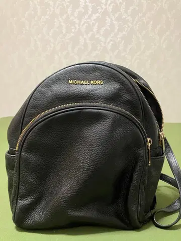 MICHAEL KORS 블랙 백팩