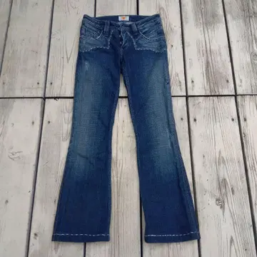 ANTIK DENIM 터콰이즈 자수 부츠컷 데님