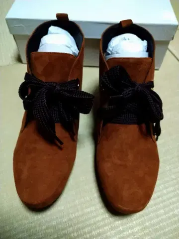 브라운 스웨이드 하이컷 부츠. 미사용 새상품. 24cm