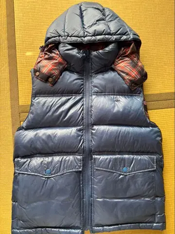 체크 무늬 후드 부착 다운 베스트 리버서블