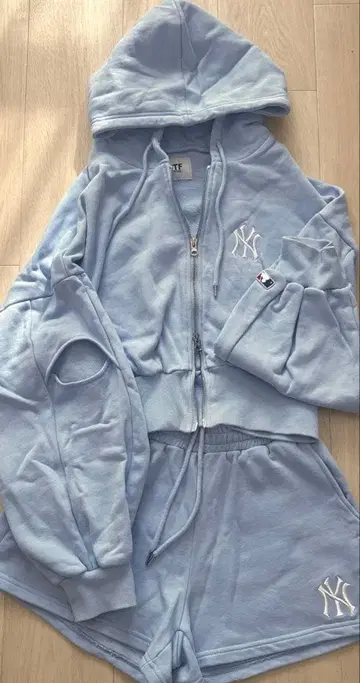 뉴욕 양키스 맨투맨 셋업