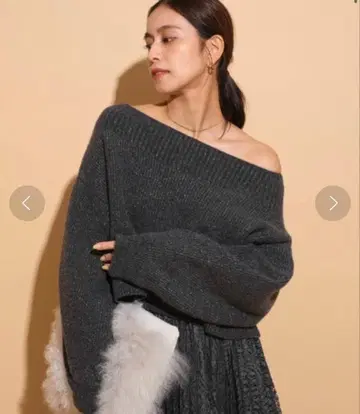 아쿠아 라메 오프숄더 니트 Mystrada