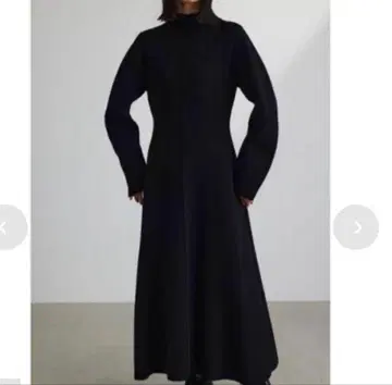 커브 슬리브 원피스