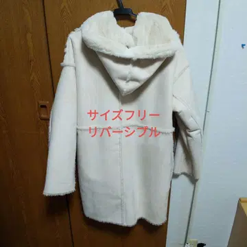 아이보리 (크림색) 리버서블 후드 부착 무스탕 코트