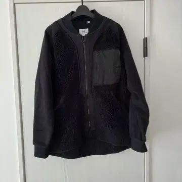 UNIQLO 화이트 마운티니어링 플리스 자켓