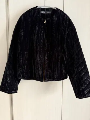 새상품 ZARA 벨벳 자켓 퀼팅 마감 노카라 블랙