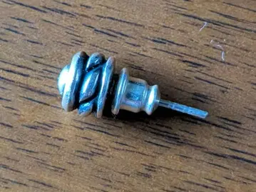 커브드 스터드 귀걸이