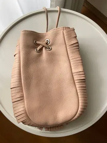 VASIC 프린지 장식 베이지 숄더백