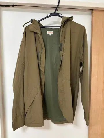 BEAMS 후드 부착 올리브 후드티 L 사이즈