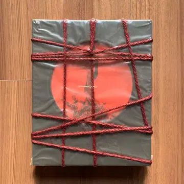 빨간색 디자인의 CD