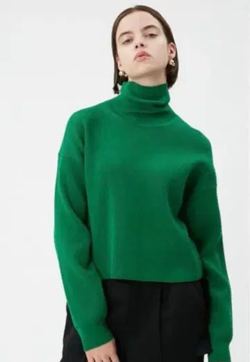 MIESROHE 워셔블 서스테이너블 숏 기장 골지 니트