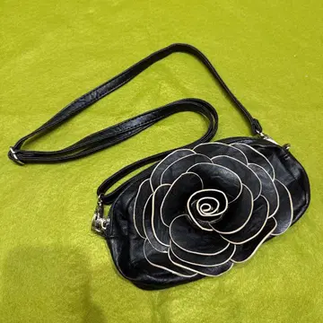 블랙 꽃 모티브 숄더백