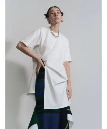 UN3D. 트위스트 하프 슬리브 탑 화이트 36 사이즈