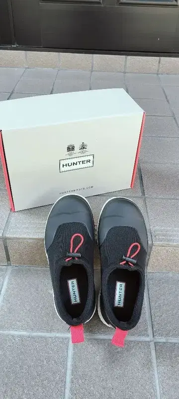 HUNTER 방수 스니커즈 블랙/레드