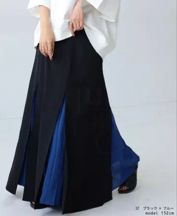 허리 74cm 안티카 플리츠 롱 스커트 블랙과 파랑의 콤비네이션