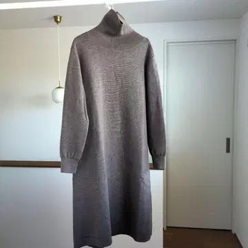 SLOANE 터틀넥 롱 니트 원피스